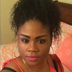 Meet your Posher, Latoya